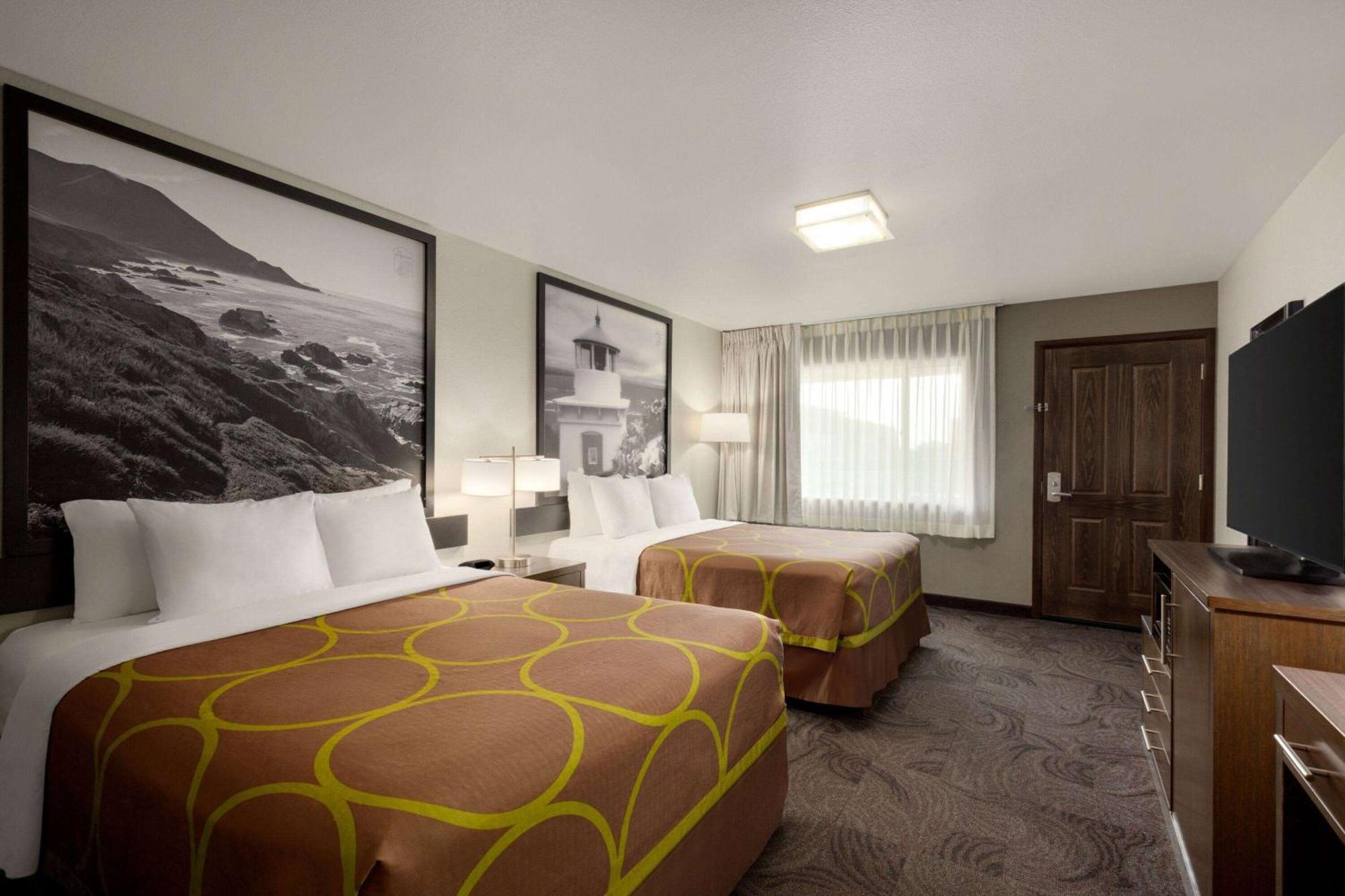 Super 8 By Wyndham Eureka Hotel Exterior photo